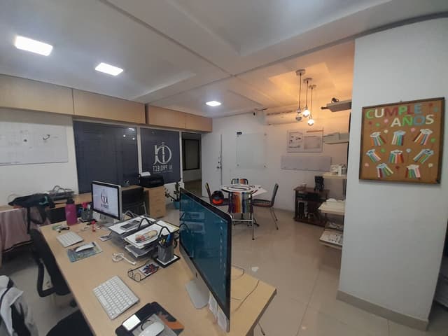 Oficina en Av. Poblado