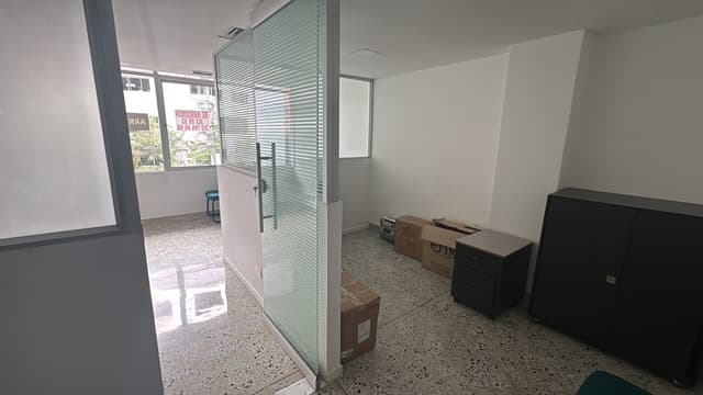 Oficina en Av. Poblado