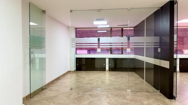 Oficina en Av. Poblado