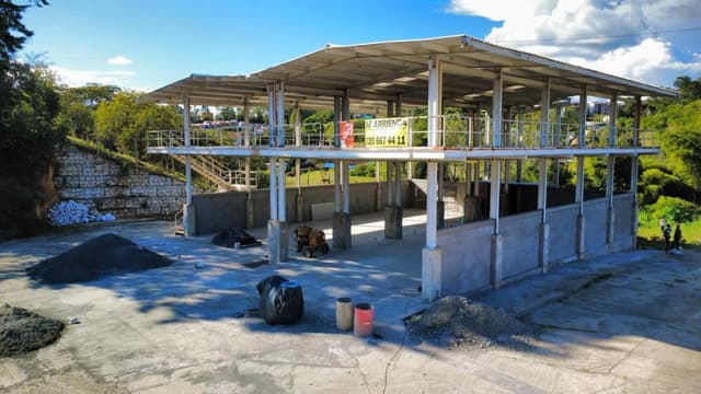 Bodega en Autopista Med-Bog