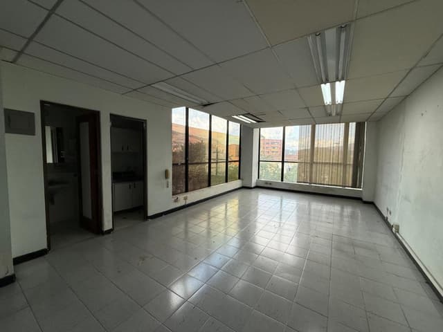 Oficina en Av Nutibara