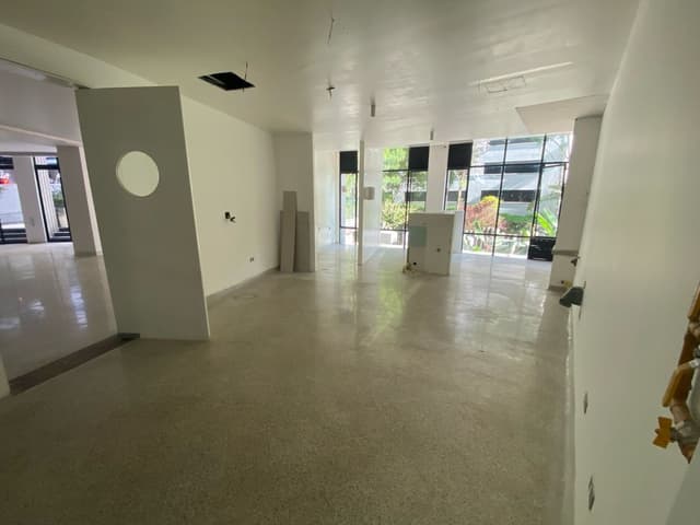 Oficina en Av. Poblado