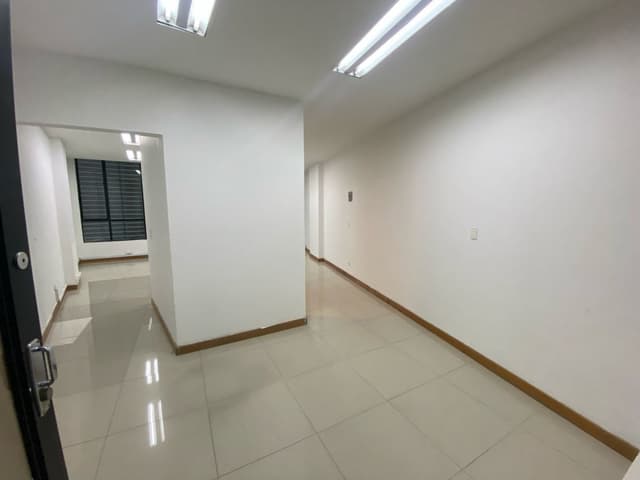 Oficina en Av. Poblado