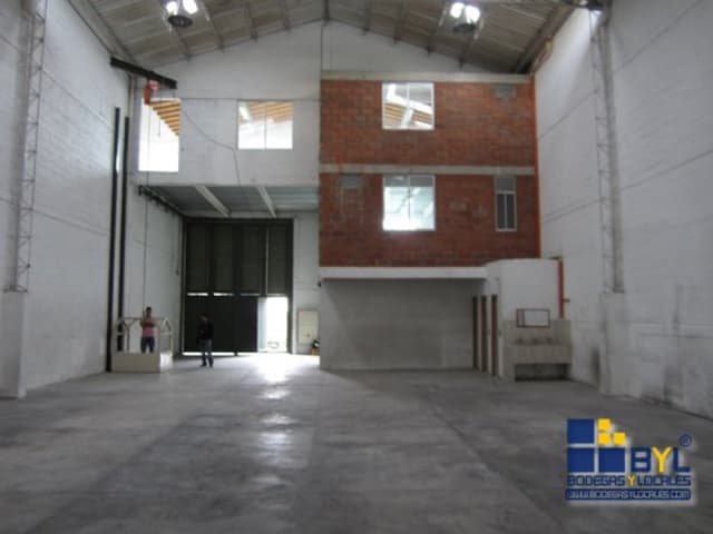 Bodega en Auto. Sur