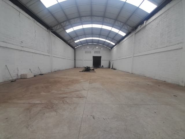 Bodega en C.C Niquia