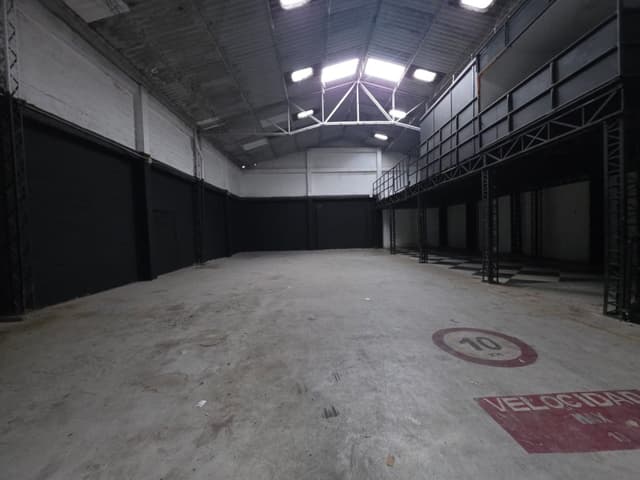 Bodega en B. Colombia
